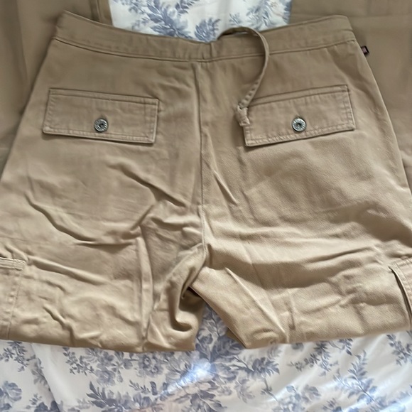 Like new - Picture 2 of 3